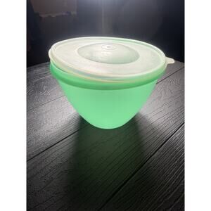 Tupperware Crisp-It Lettuce Keeper #679 w/Lid Vintage